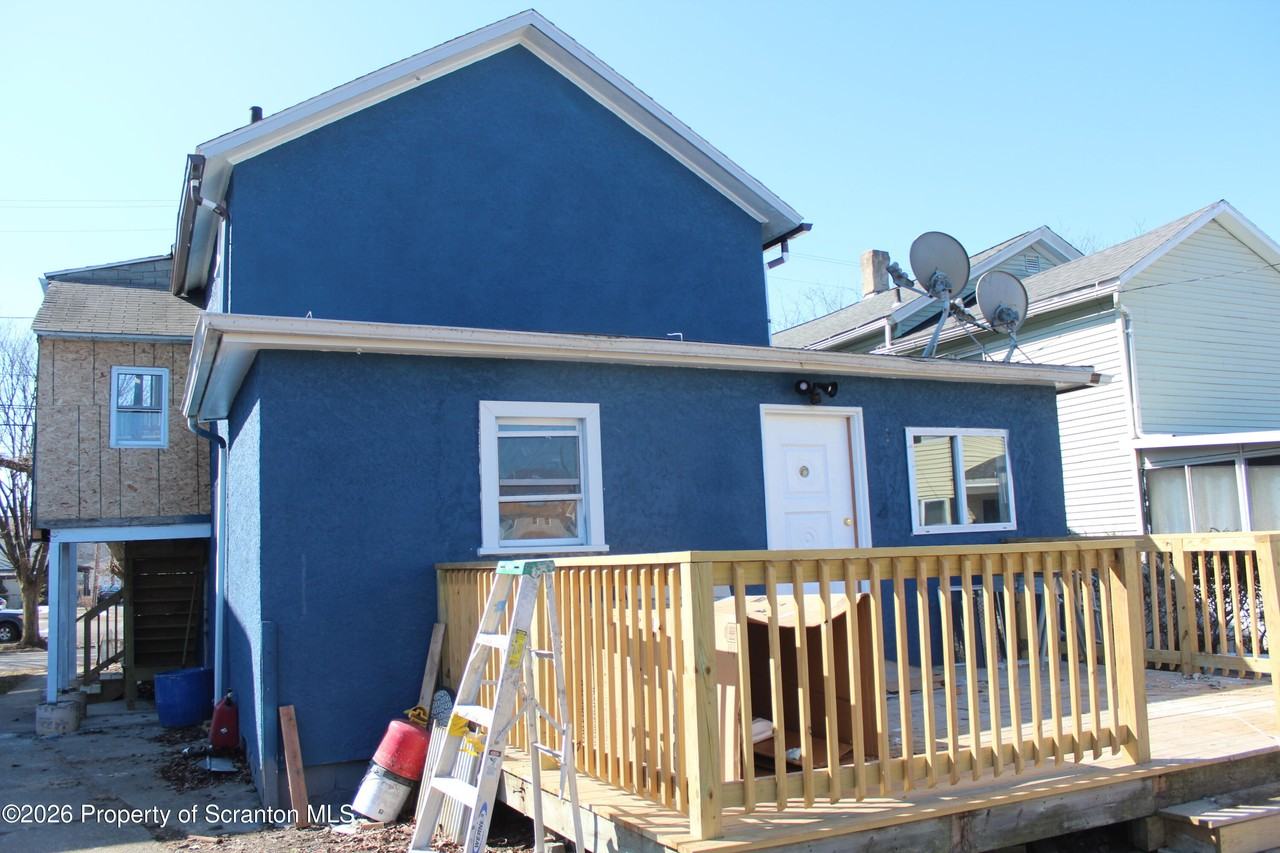 335 Phelps St - Photo 2 of 13