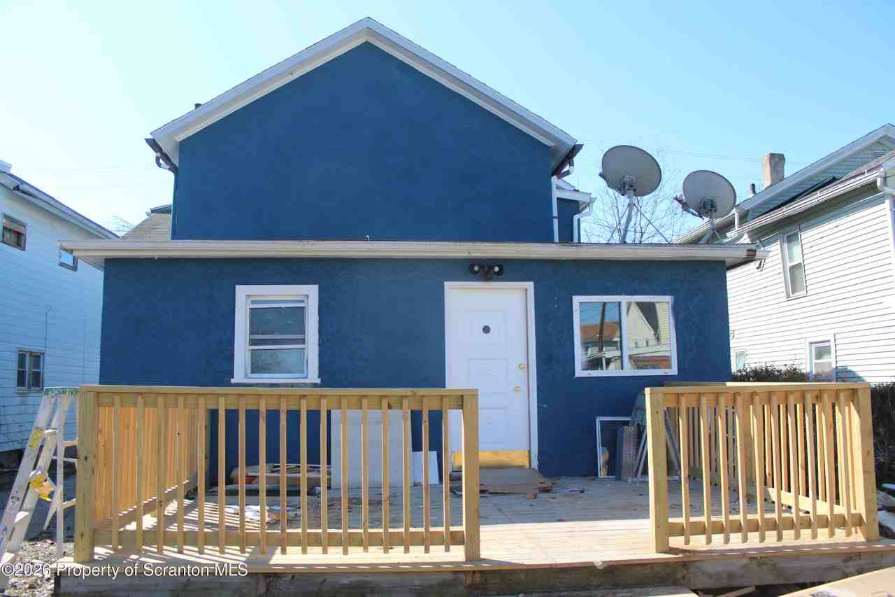 335 Phelps St - Photo 3 of 13