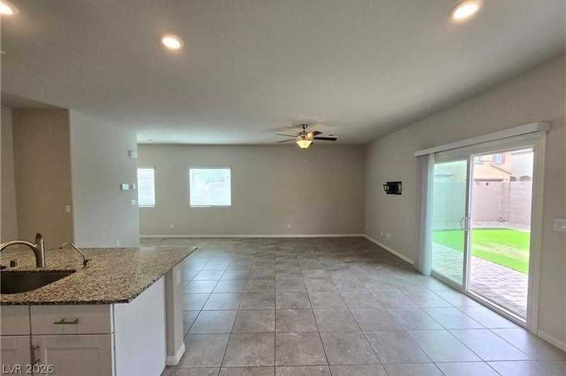 9771 Breezy Ct - Photo 5 of 22