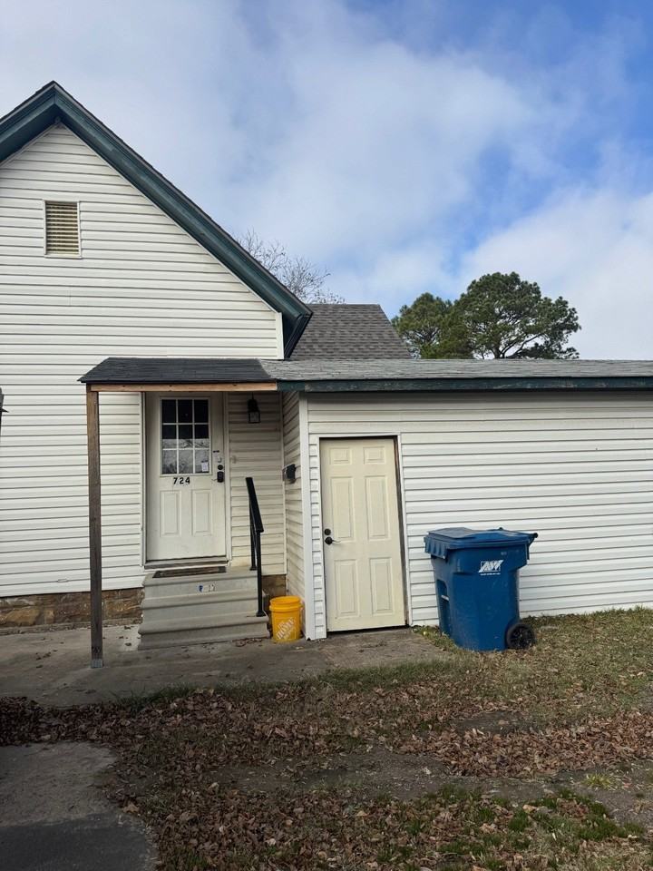 724 E Delaware Ave - Photo 2 of 29