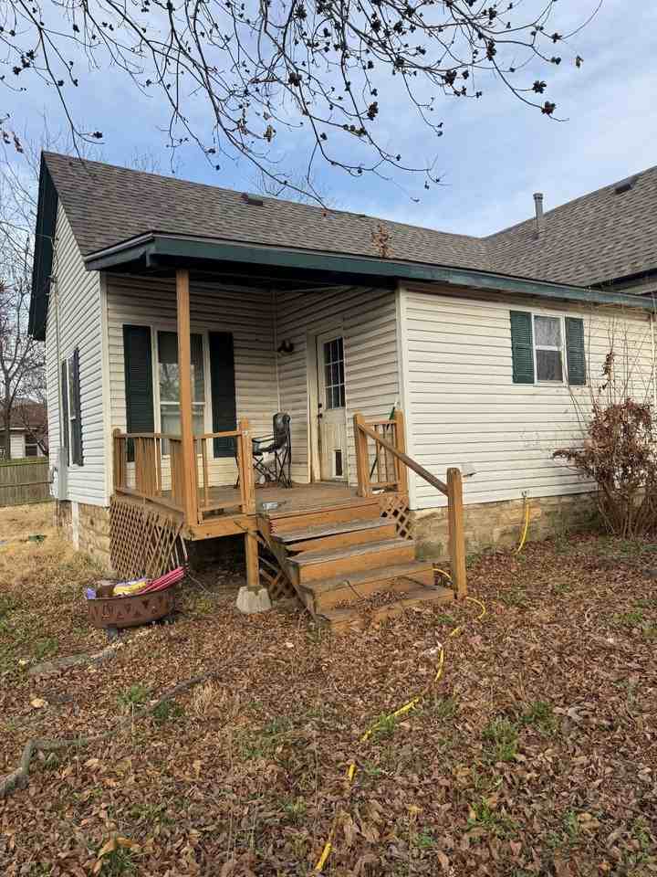 724 E Delaware Ave - Photo 3 of 29