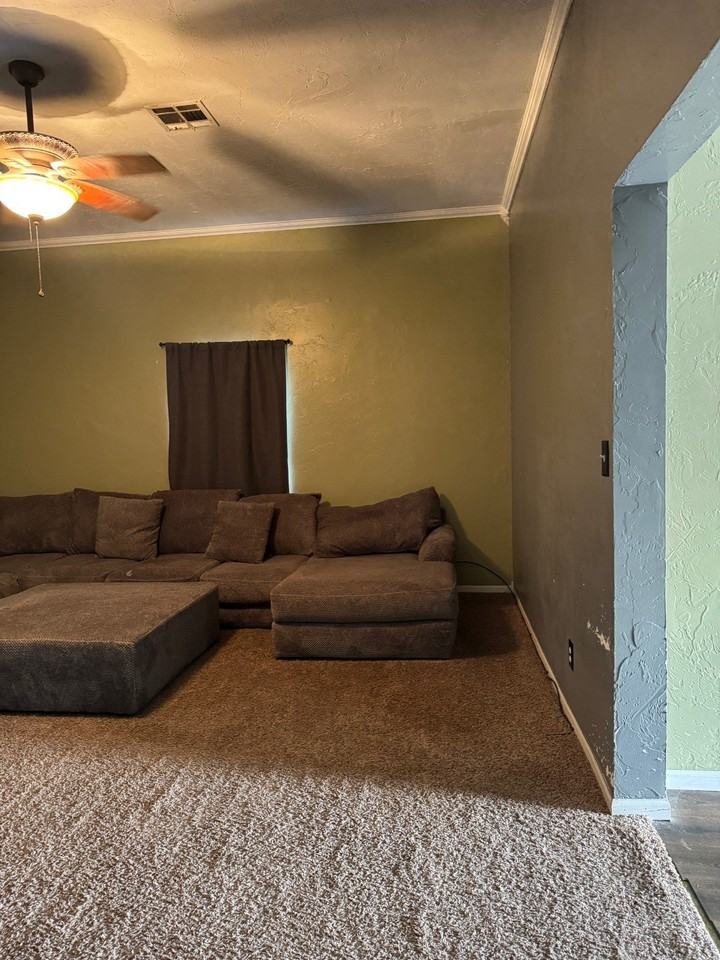 724 E Delaware Ave - Photo 5 of 29