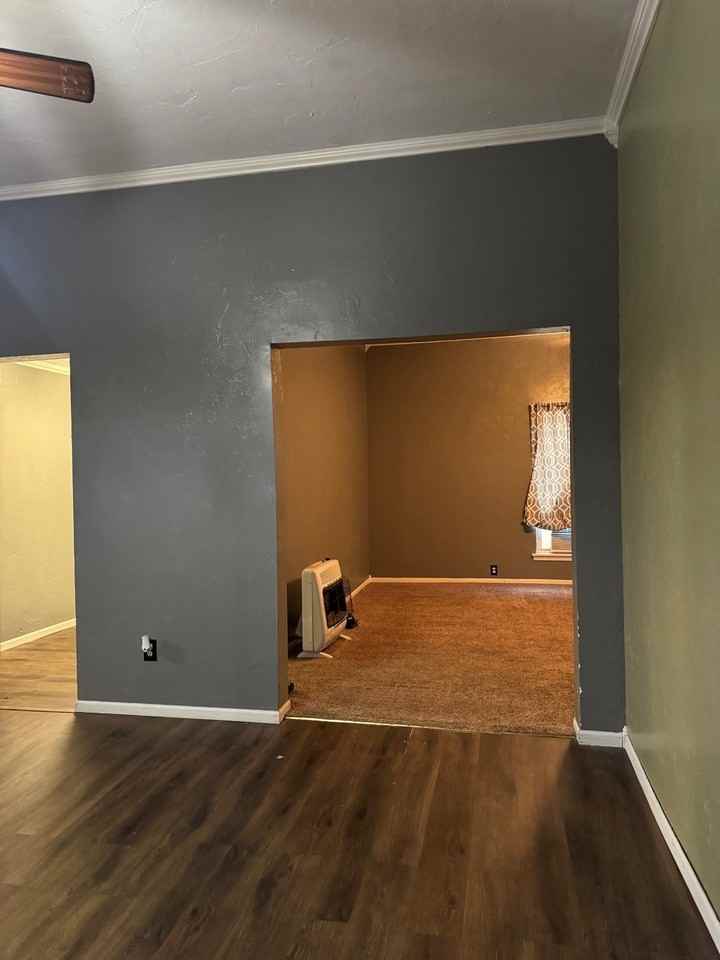 724 E Delaware Ave - Photo 7 of 29