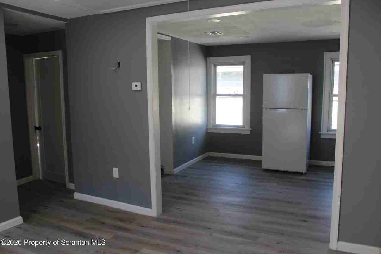 335 Phelps St - Photo 5 of 15