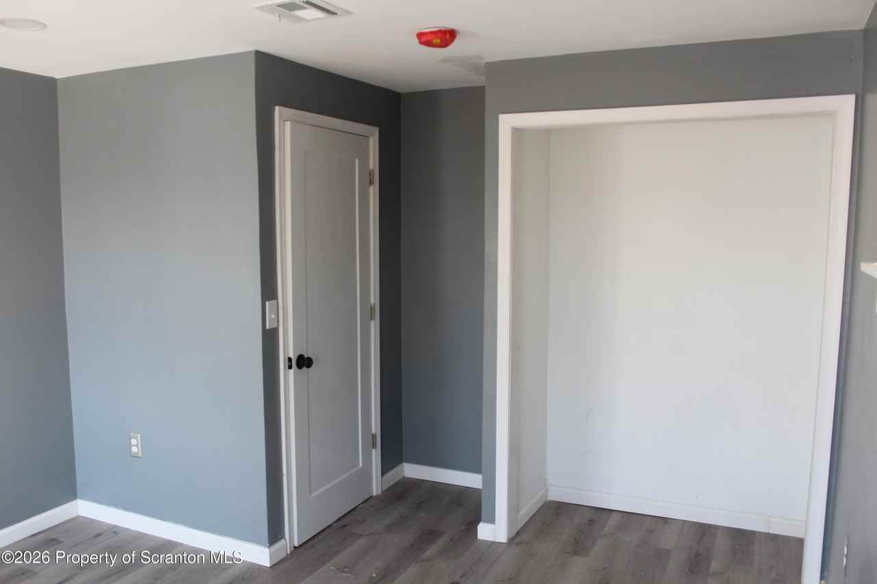 335 Phelps St - Photo 6 of 15