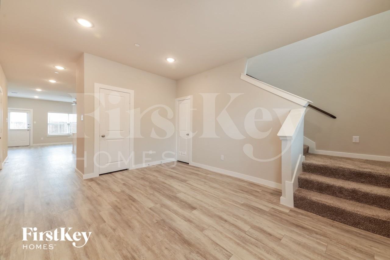 321 Aveen Path - Photo 3 of 16