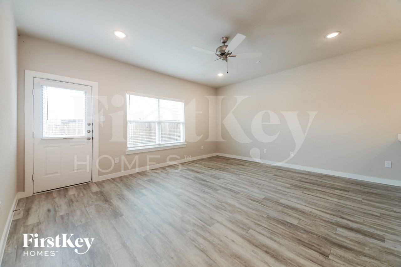 321 Aveen Path - Photo 4 of 16