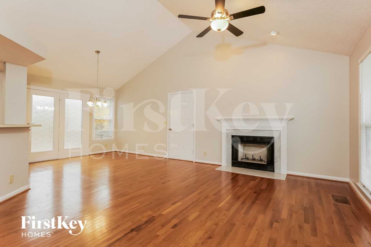 9029 Jefferson Woods Dr - Photo 4 of 15