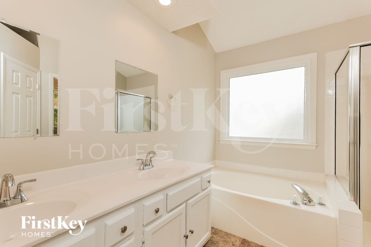 9029 Jefferson Woods Dr - Photo 7 of 15