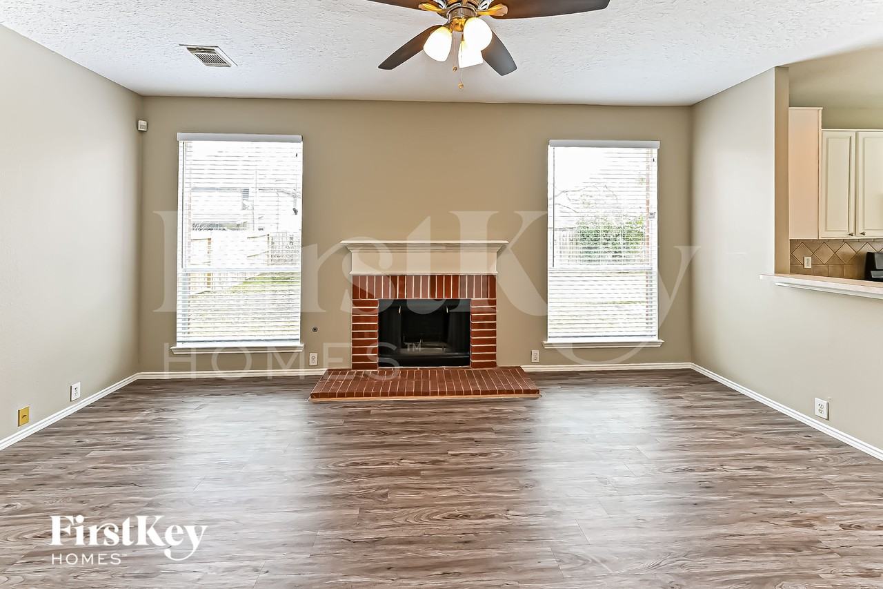 18810 Summer Anne Dr - Photo 2 of 15