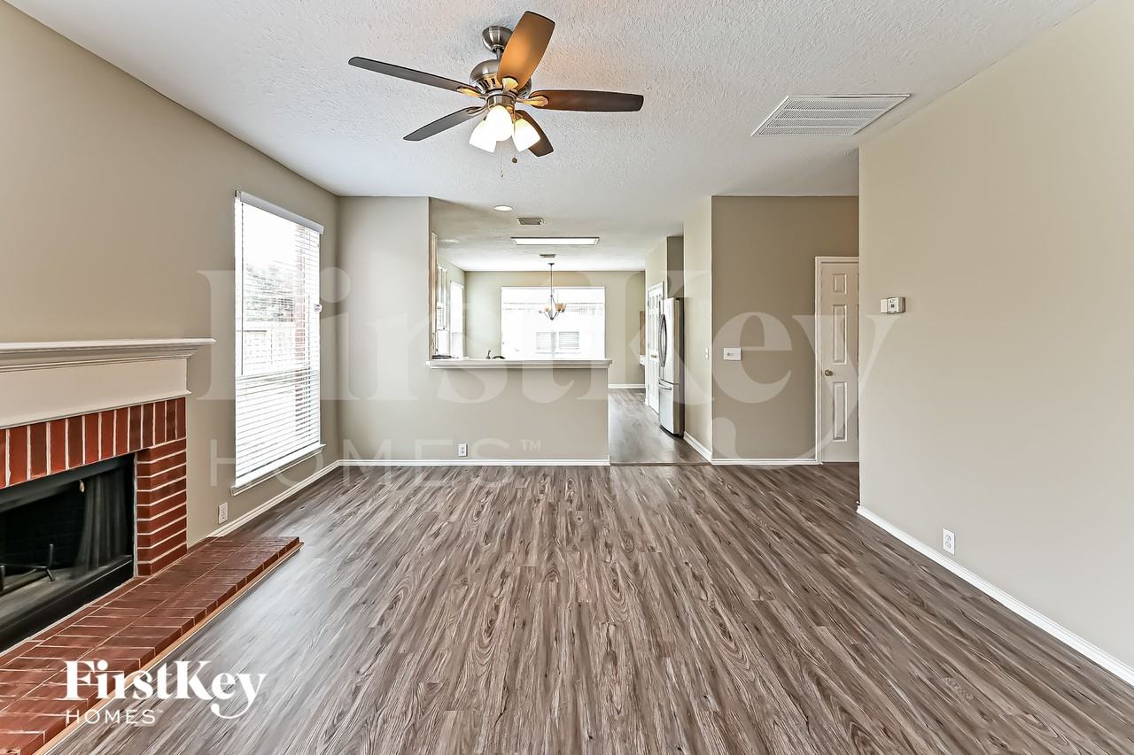 18810 Summer Anne Dr - Photo 3 of 15