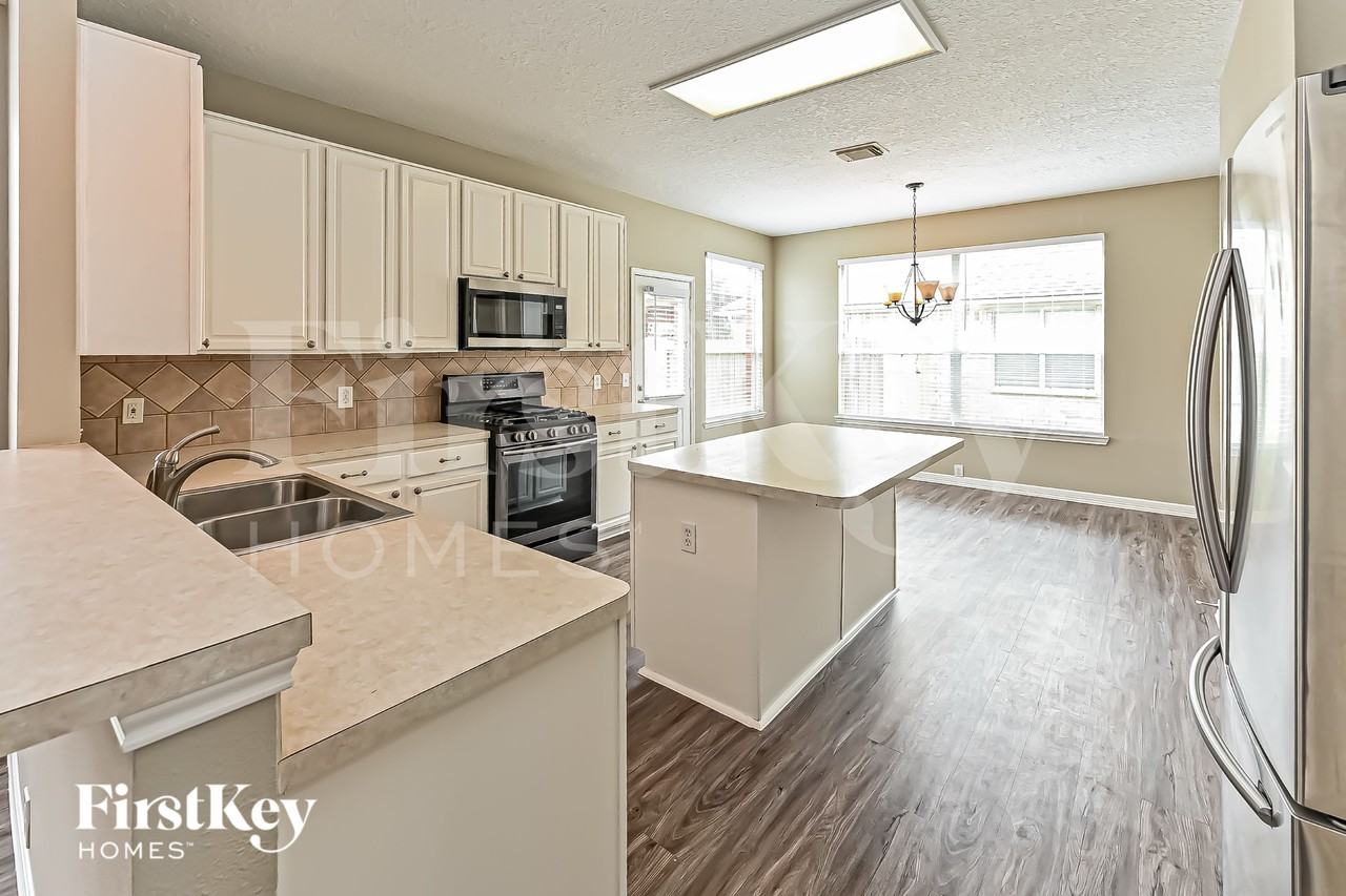 18810 Summer Anne Dr - Photo 4 of 15