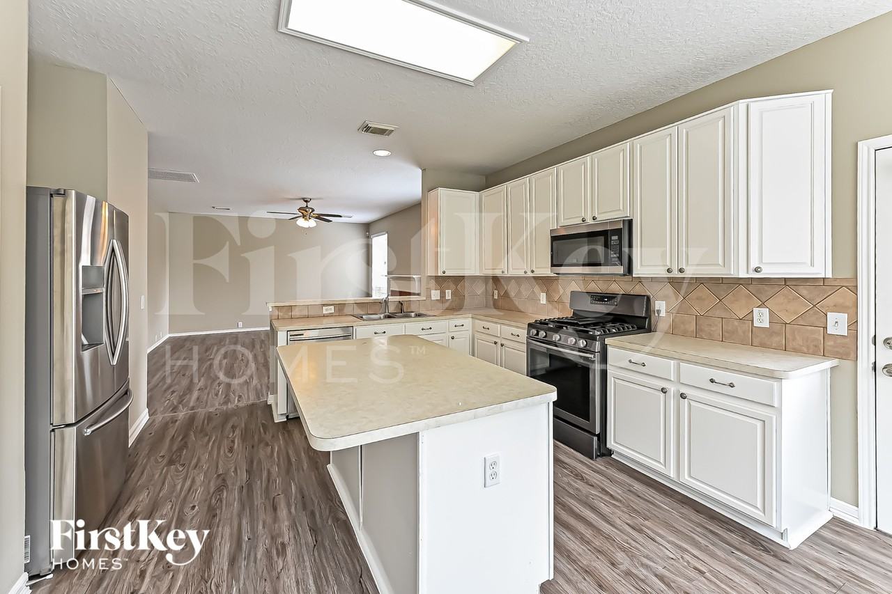 18810 Summer Anne Dr - Photo 7 of 15