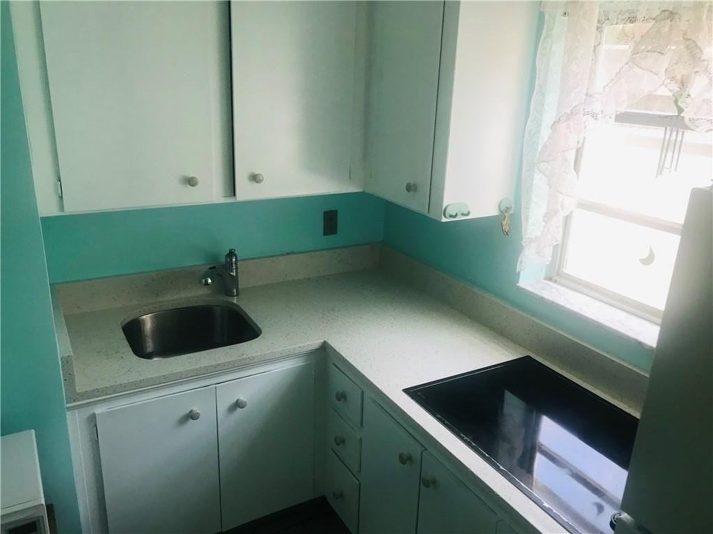 3212 Ne 7th Pl #9 - Photo 7 of 18