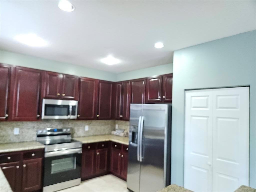 995 Nw 168th Ave - Photo 6 of 23