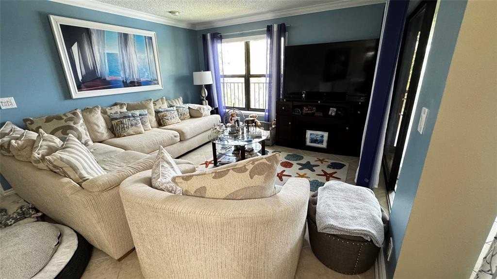 4001 Carambola Cir S - Photo 5 of 31