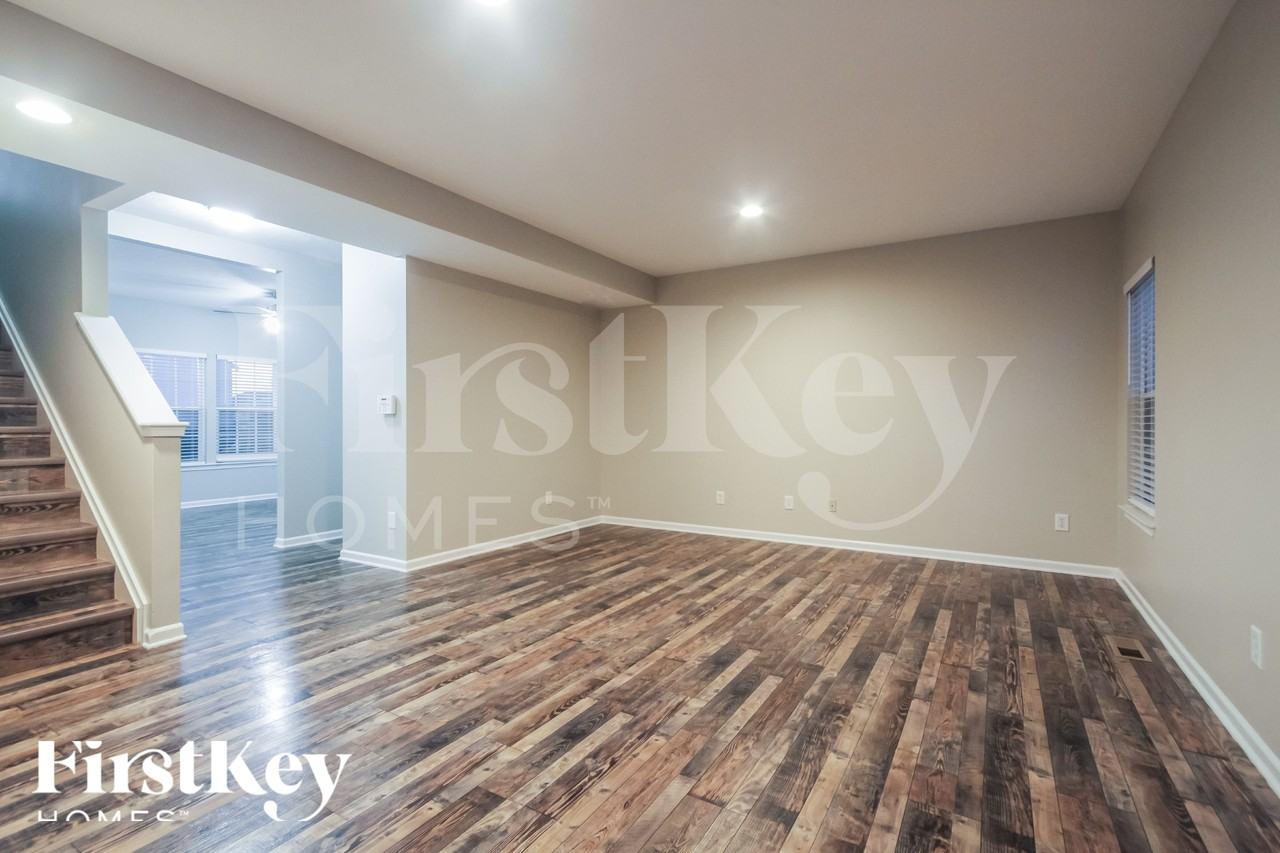 8305 Wheatfield Dr - Photo 3 of 18