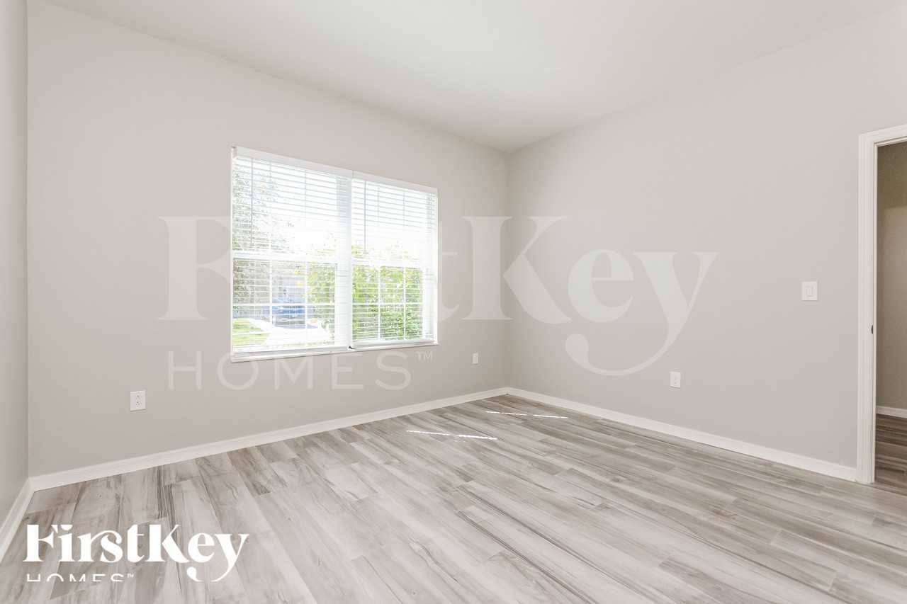 533 Interlock St - Photo 4 of 16