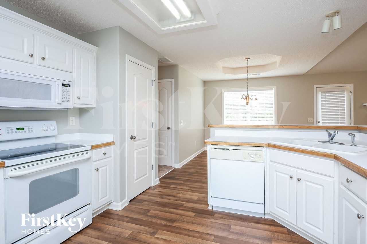 833 Brandon Dr - Photo 5 of 15