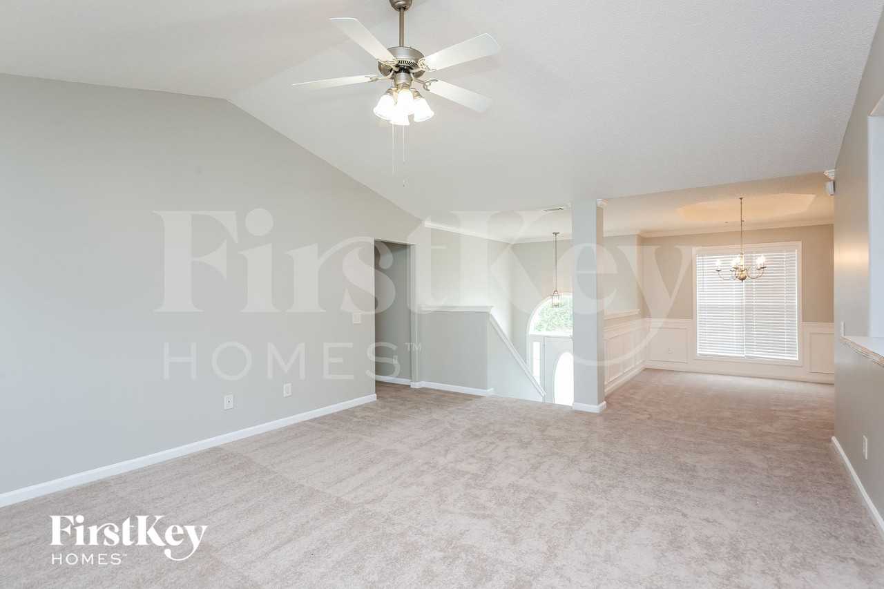 833 Brandon Dr - Photo 6 of 15