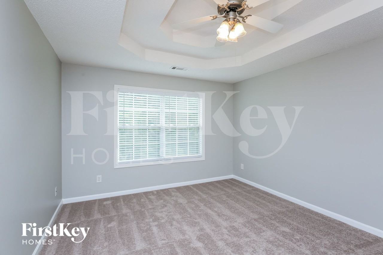 833 Brandon Dr - Photo 7 of 15