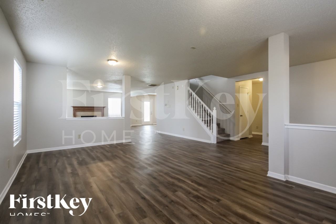 1410 Fortner Dr - Photo 2 of 18