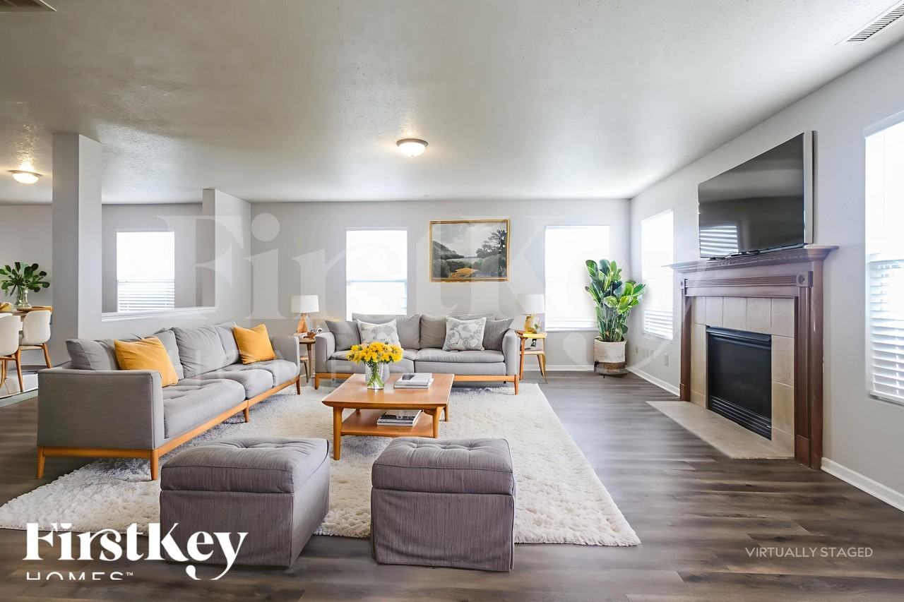 1410 Fortner Dr - Photo 5 of 18