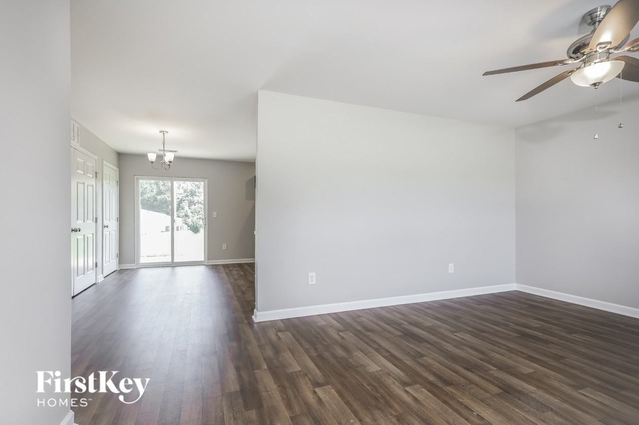 24 Rocks Edge Ln - Photo 2 of 15