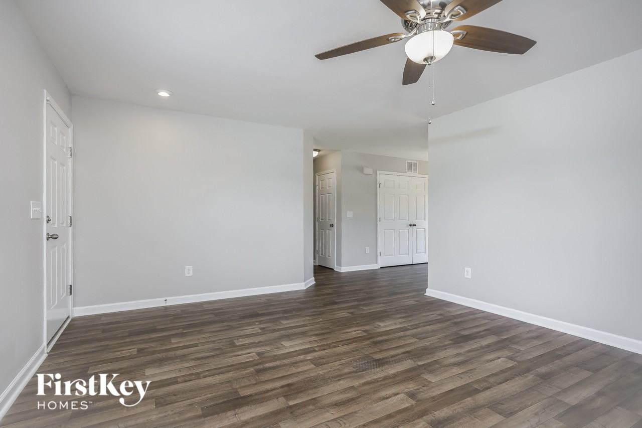 24 Rocks Edge Ln - Photo 3 of 15