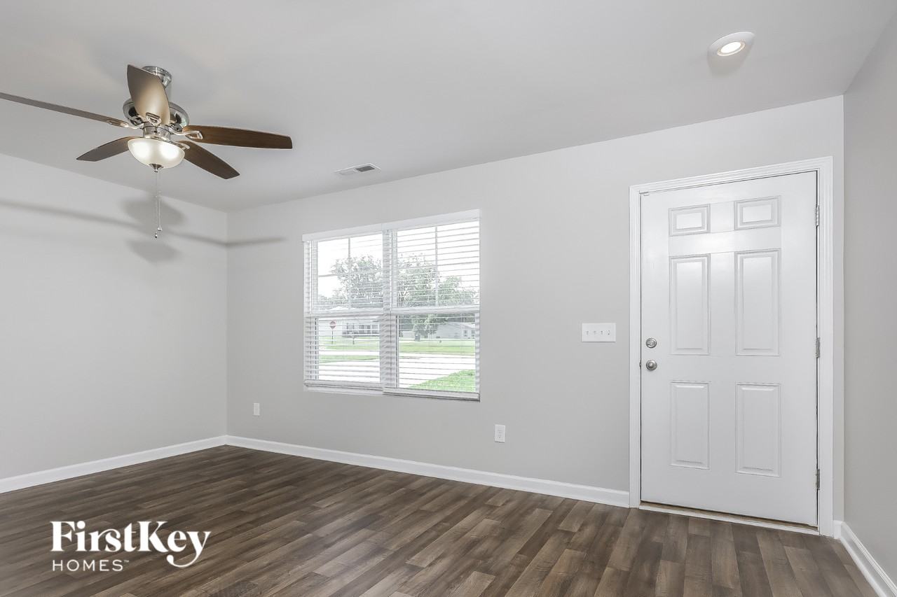 24 Rocks Edge Ln - Photo 4 of 15