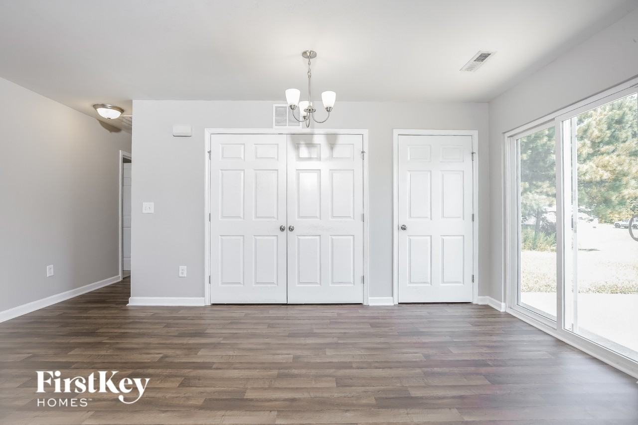 24 Rocks Edge Ln - Photo 5 of 15