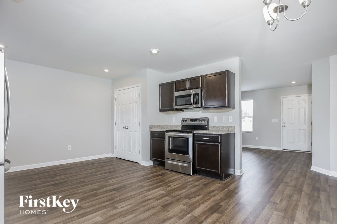 24 Rocks Edge Ln - Photo 7 of 15