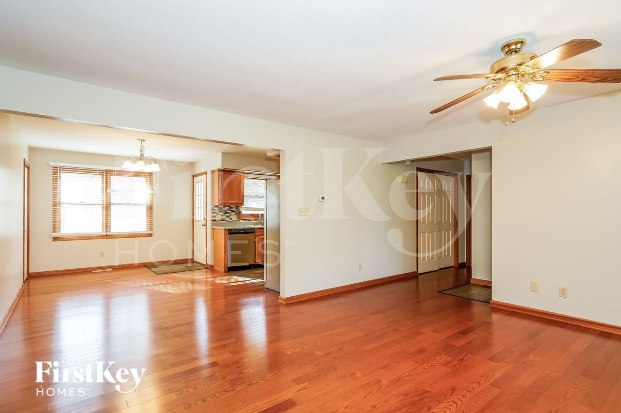 873 E Cragmont Dr - Photo 2 of 18