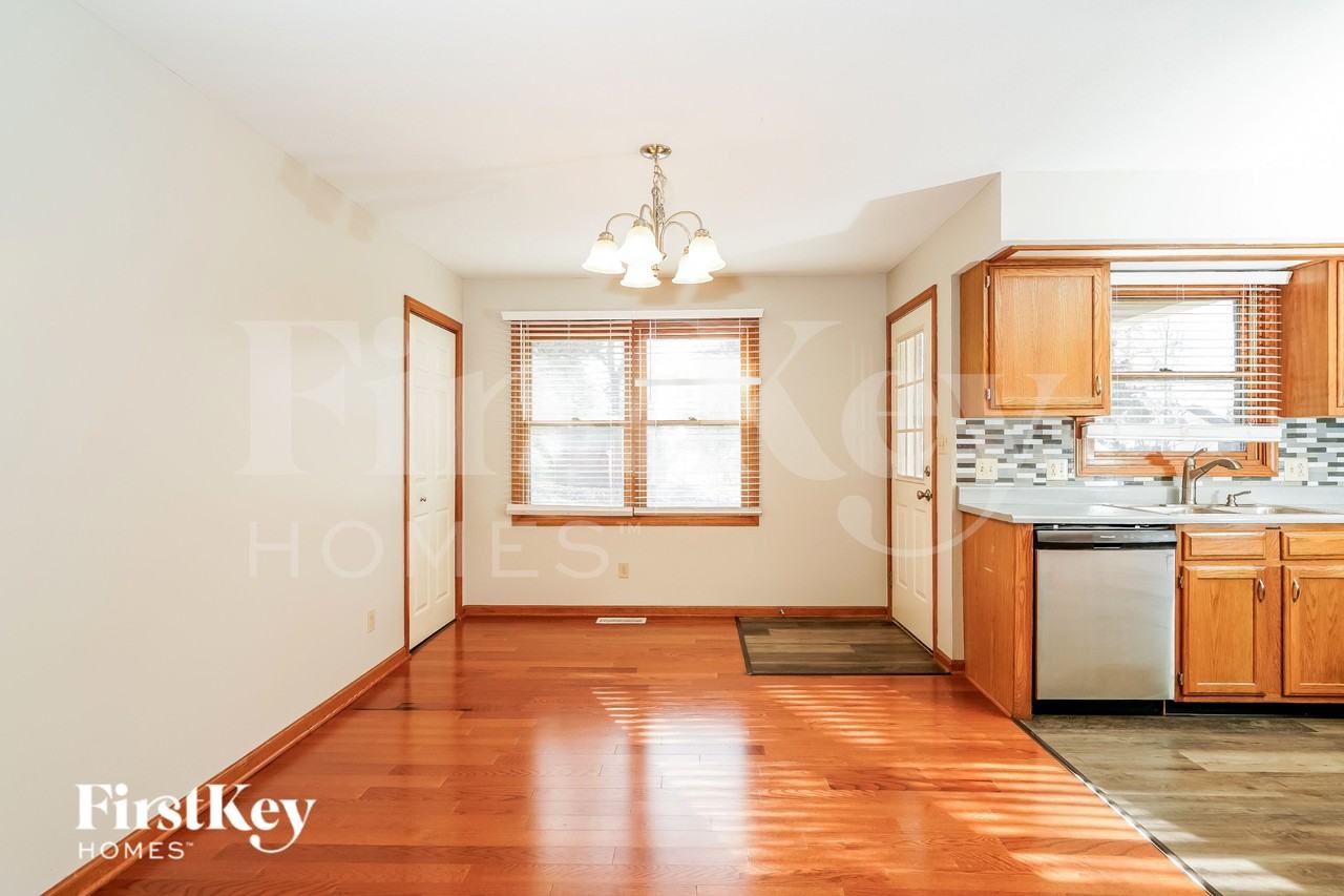 873 E Cragmont Dr - Photo 5 of 18