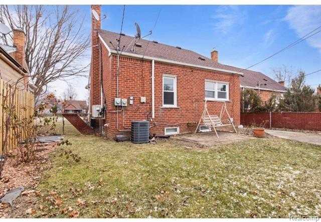 10049 Inkster Rd - Photo 2 of 17