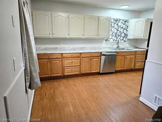 25643 Carlysle St - Photo 4 of 12