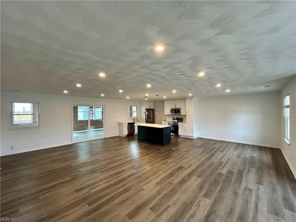 3001 Guenevere Dr - Photo 4 of 30