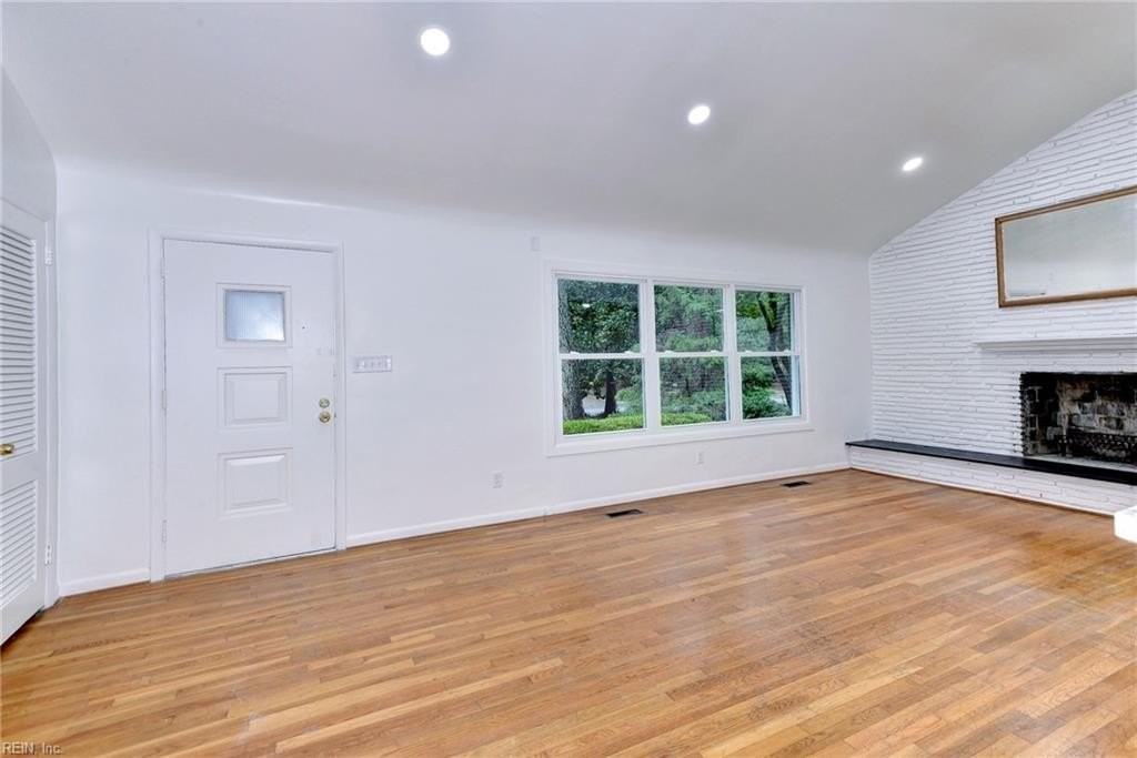 309 Corbin Dr - Photo 4 of 33