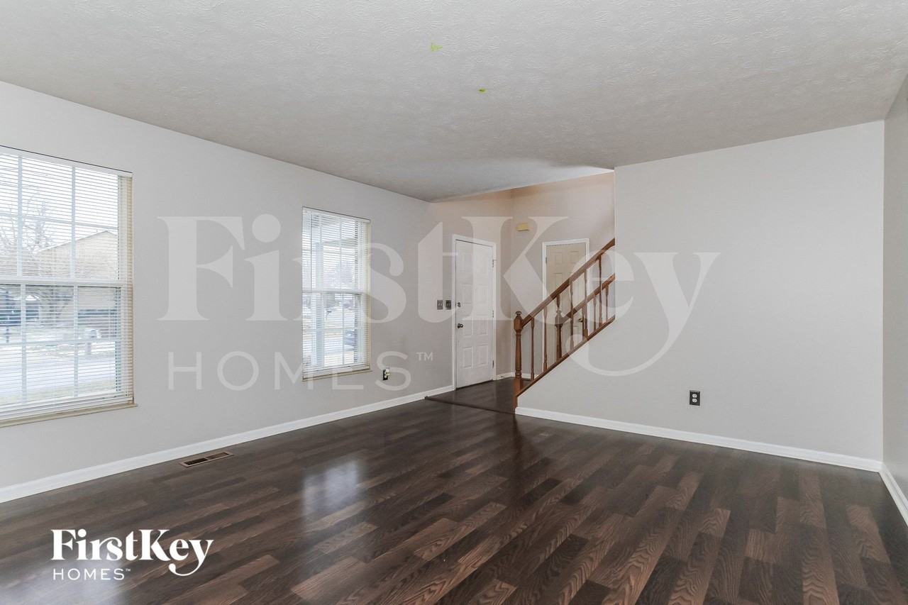 5707 Villas Creek Dr - Photo 3 of 15