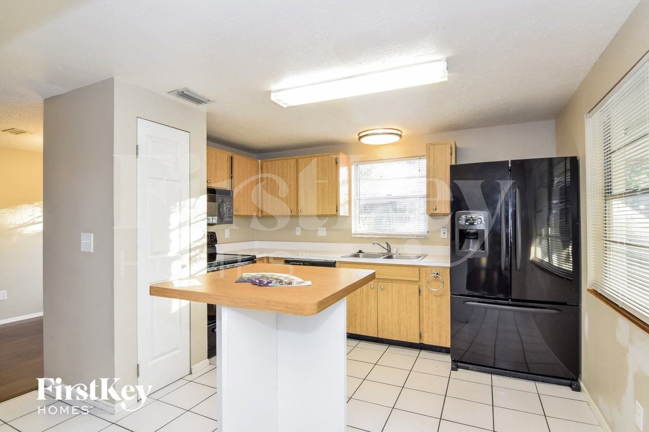 6708 Timberlane West Dr - Photo 7 of 15