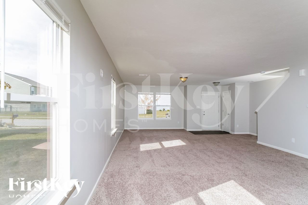 3243 Grove Berry Ln - Photo 4 of 18