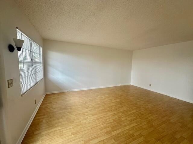 3063 Ainslie D - Photo 5 of 36