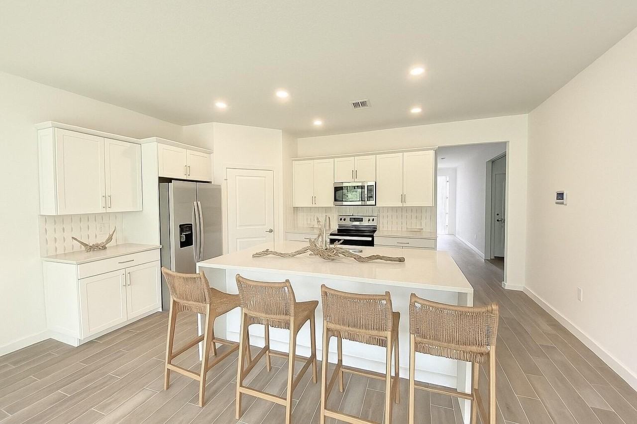 2099 Ne Cedar St - Photo 6 of 19