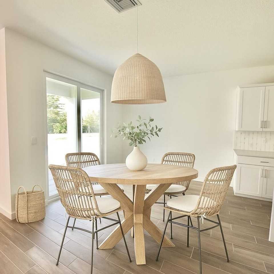 2099 Ne Cedar St - Photo 7 of 19