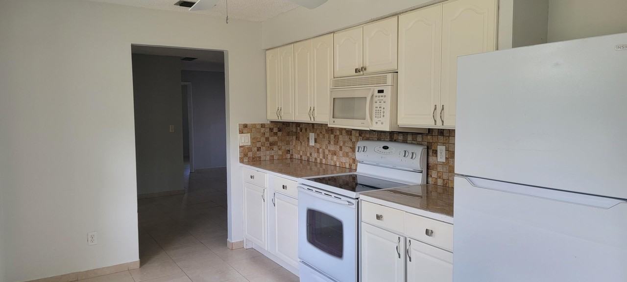 1502 Se Hearne Ct - Photo 7 of 12