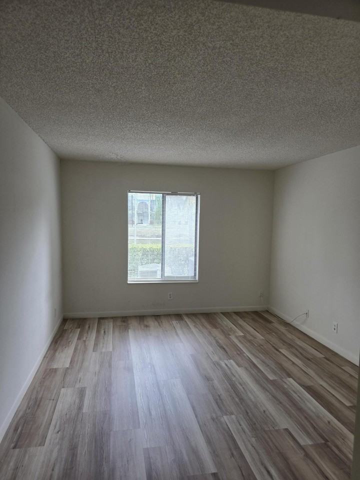 1106 Green Pine Blvd #F1 - Photo 5 of 11