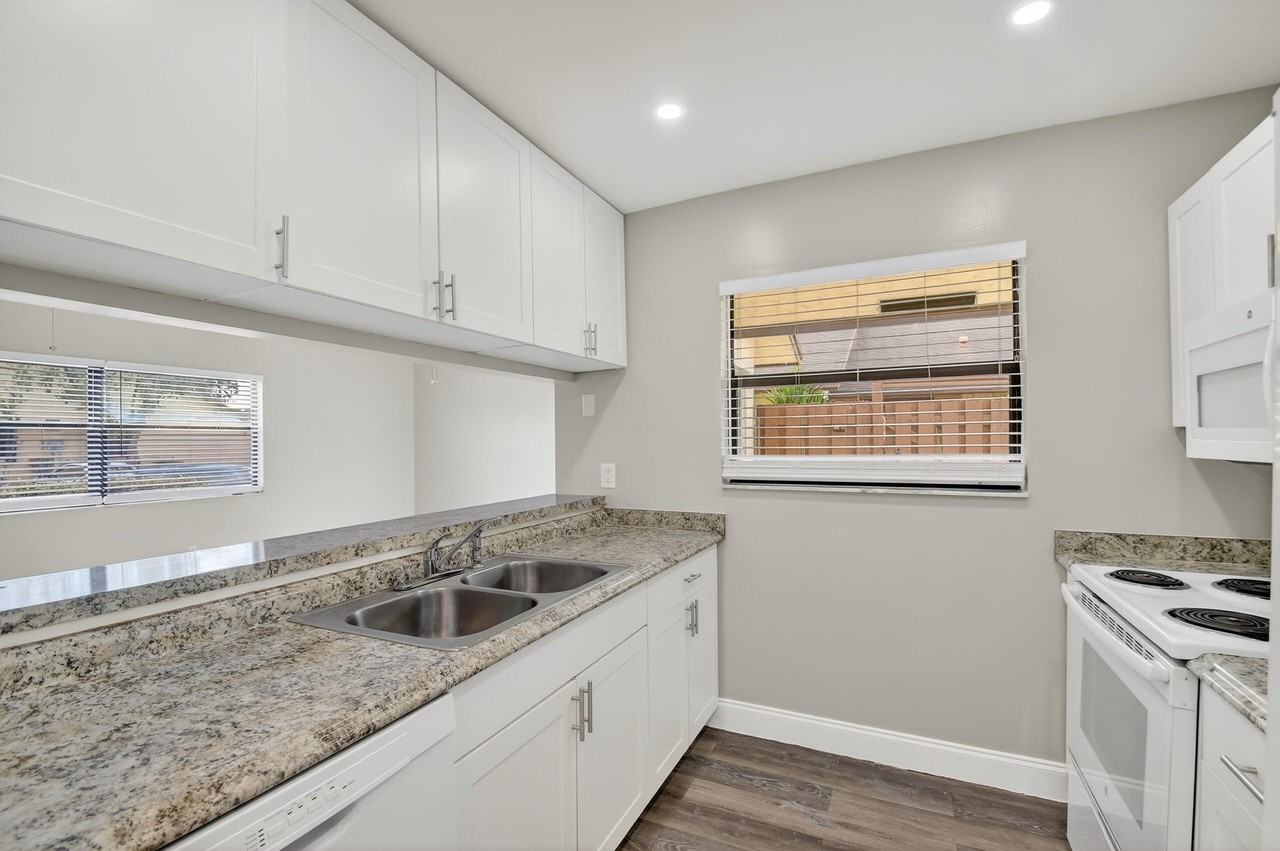 484 Springdale Cir #48D - Photo 7 of 50