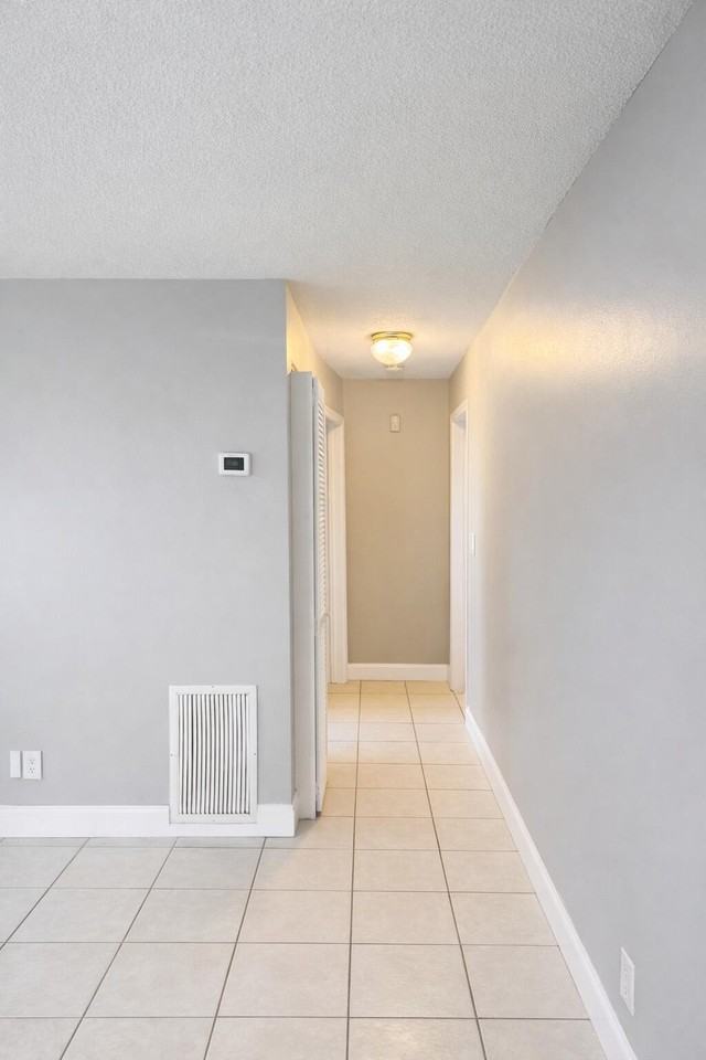 2616 Nw 49th St - Photo 4 of 10