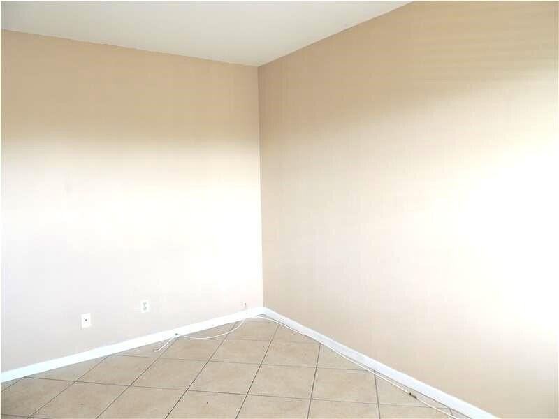 1111 N Federal Hwy #5 - Photo 4 of 6