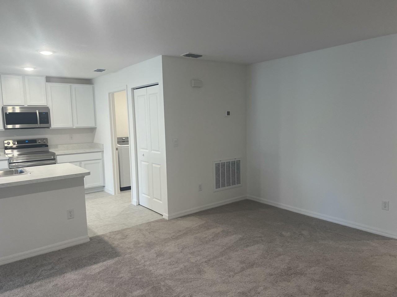 3161 Fergus Ave Se - Photo 3 of 24